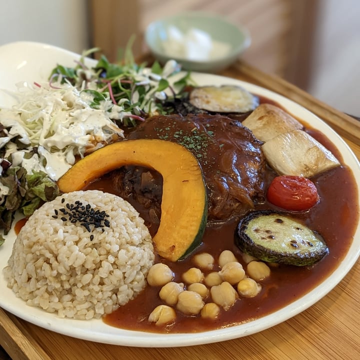 photo of 소이로움(SOIROUM) Vegan Hamburg Steak Plate shared by @xinru-t on  28 Oct 2022 - review