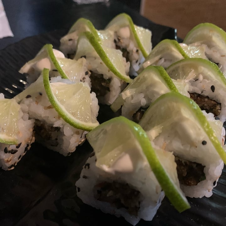 photo of Piratas Veg - Delivery de Sushi Vegano Uramaki Paris tropical shared by @elianeolivo on  11 May 2022 - review