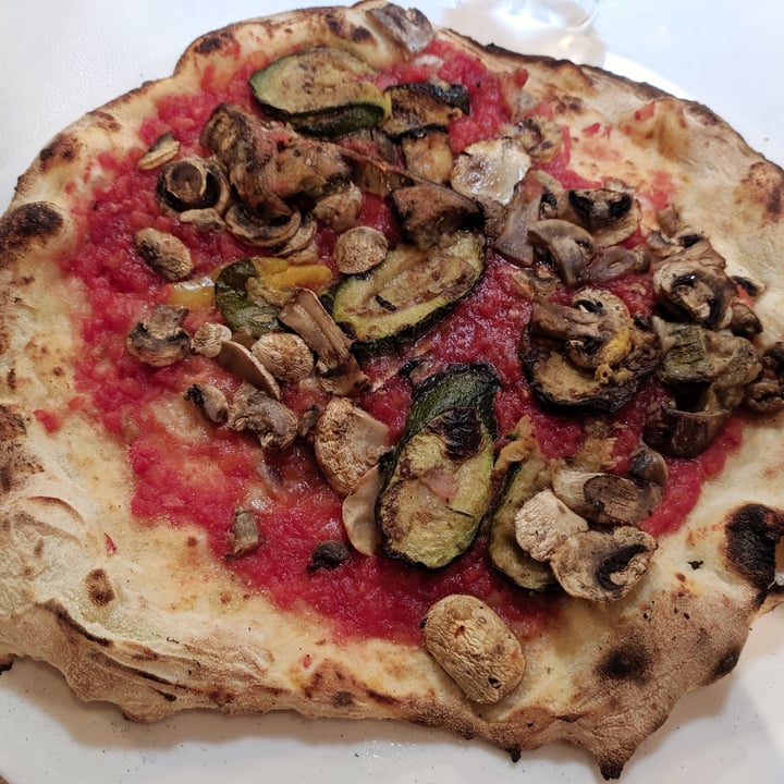 photo of Fior di sale (ristorante - pizzeria) Vegetarian Pizza (with no mozzarella) shared by @luanitafnt on  19 Aug 2022 - review
