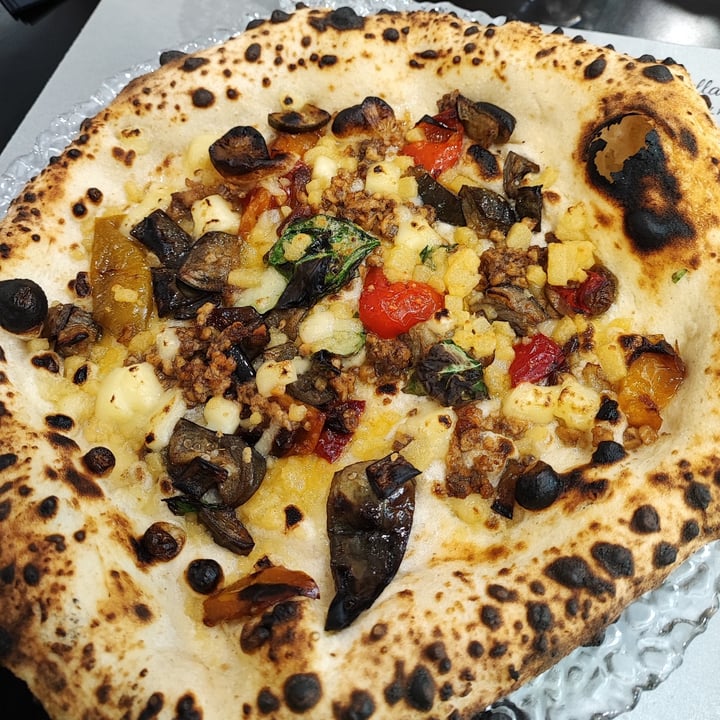 photo of Isabella De Cham Pizza Fritta Pizza Salsiccia E Friarielli Vegana shared by @atlantis on  16 Sep 2022 - review