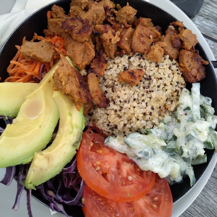 photo of Veggiezz Vegan Gyros Bowl shared by @eloian on  21 Dec 2020 - review