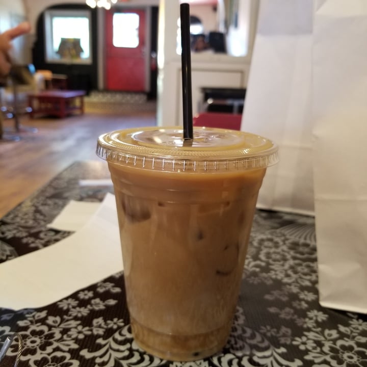 photo of Glam Doll Donuts Iced Almond Milk Latte shared by @shmoopsify on  20 Jun 2021 - review