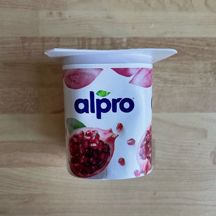 review photo of Alpro Yogurt Melagrana shared by @letiziaquarta on 20 Feb 2022 - review
