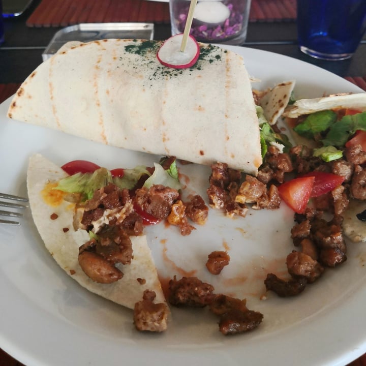 review photo of Veganda Vebab deluxe shared by @elena4animals on 17 May 2022 - review
