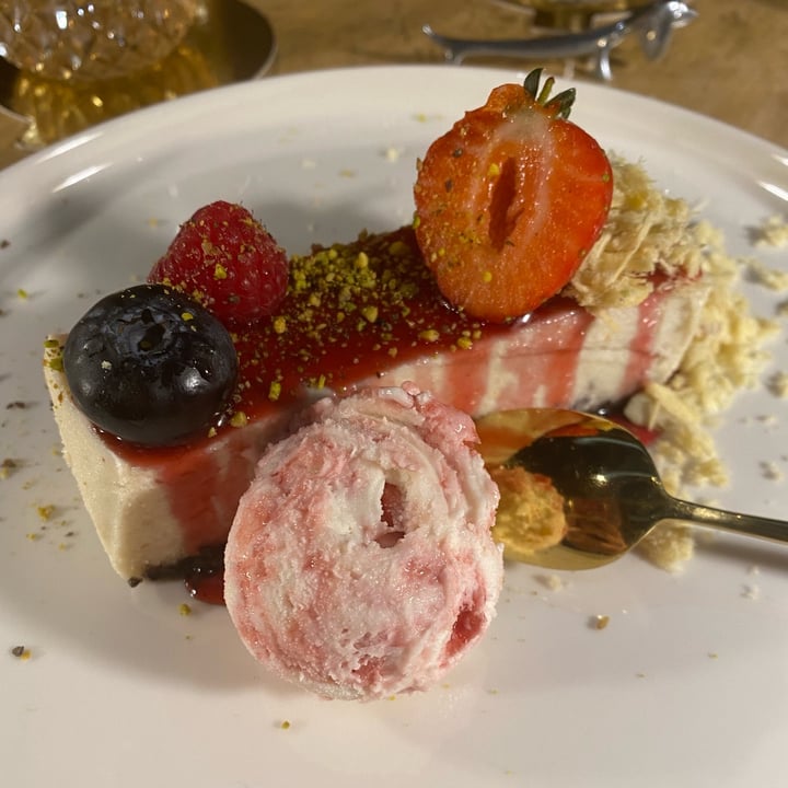 photo of Vrindaa Cheesecake frutti di bosco shared by @camilla- on  09 Apr 2022 - review