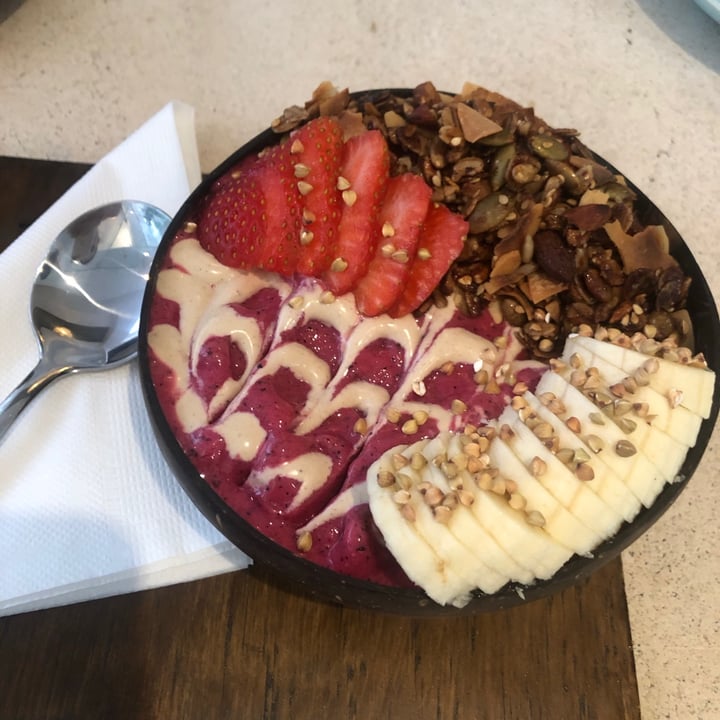 photo of Harvest Cafe Smoothie bowl - Dragonfruit shared by @nickyfanucchi on  16 Jun 2021 - review