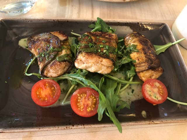 菜肴“auberginenröllchen (eggplant rolls)”的照片