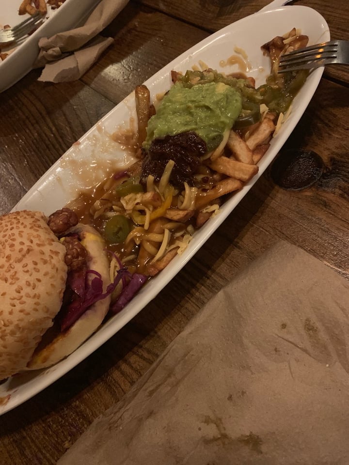 photo of Dirty Dogs Memphis Burger And Bin Hot Poutine shared by @cyntichat on  07 Dec 2019 - review