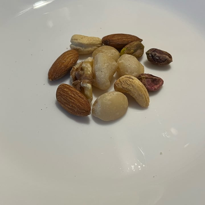 photo of Nature's Wonders Fruits and Nuts Fusion shared by @veganlover123 on  04 May 2022 - review