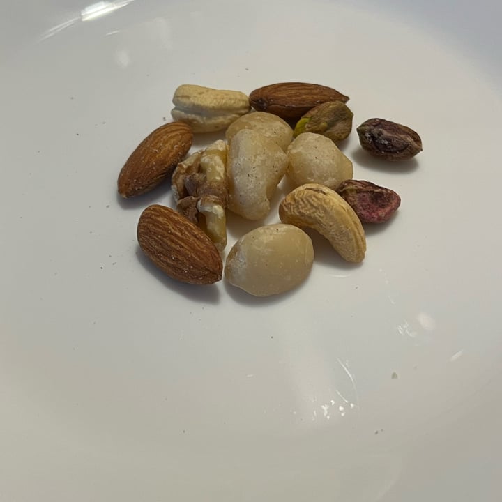 review photo of Nature's Wonders Fruits and Nuts Fusion shared by @veganlover123 on 04 May 2022 - review
