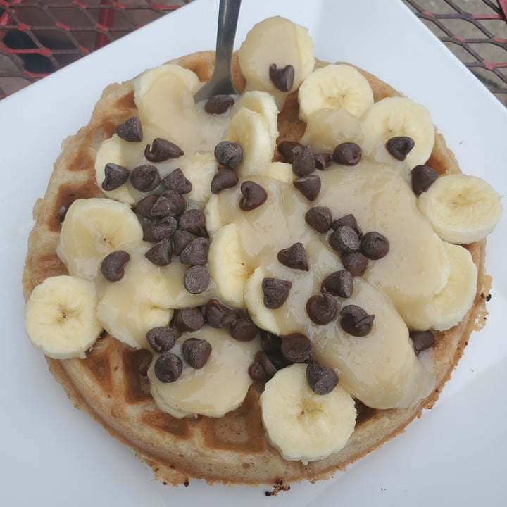 photo of The Buzz Coffee & Cafe Cinnamon roll waffle with bananas and choc chips shared by @ashwickety on  01 Oct 2021 - review
