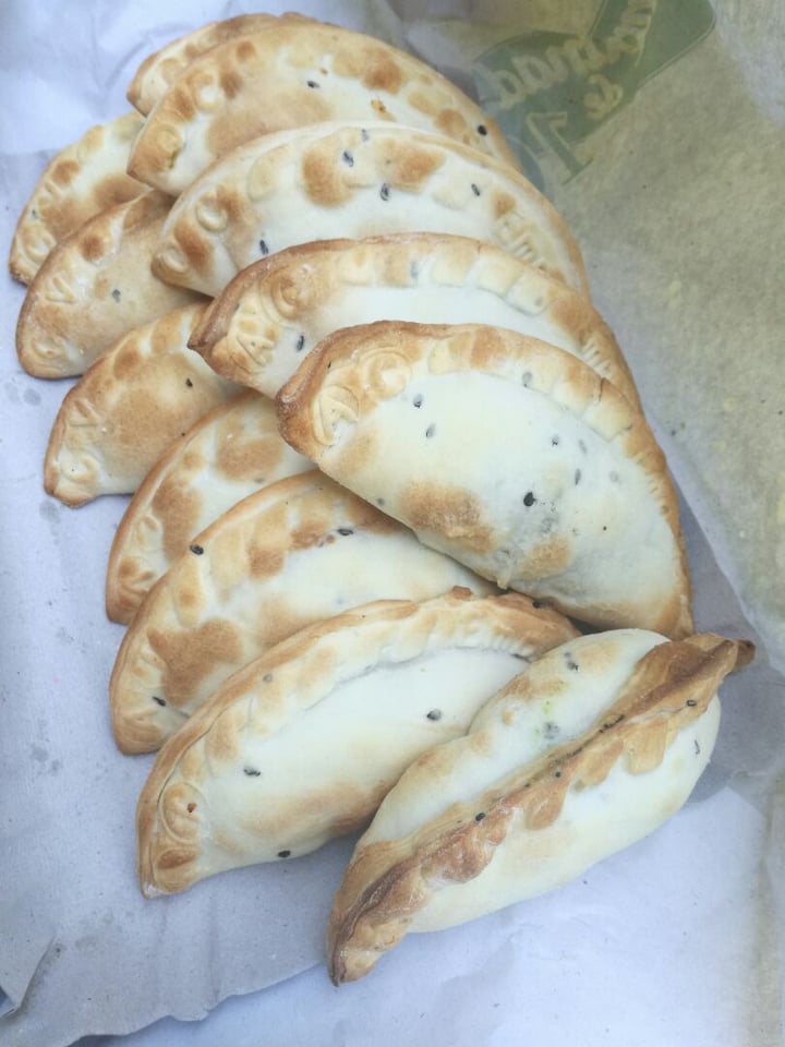 photo of Empanadas de 10.Pacheco Empanadas De Acelga Y Queso Vegano shared by @caluu on  14 Feb 2020 - review