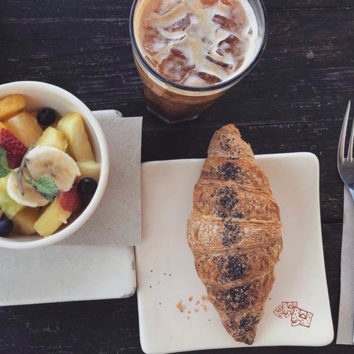 photo of Le Pain Quotidien Vegan Croissant shared by @inespressable on  25 Jul 2021 - review