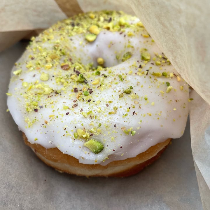 photo of bloomer's on Queen Rose Water Pistachio Donut shared by @dudanedeff on  17 Apr 2022 - review