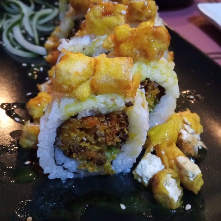 photo of Fujiyama Sushi Bar & Asian Cuisine Sushi Roll Kari Kari Veganizado shared by @anabigrr on  23 Aug 2021 - review