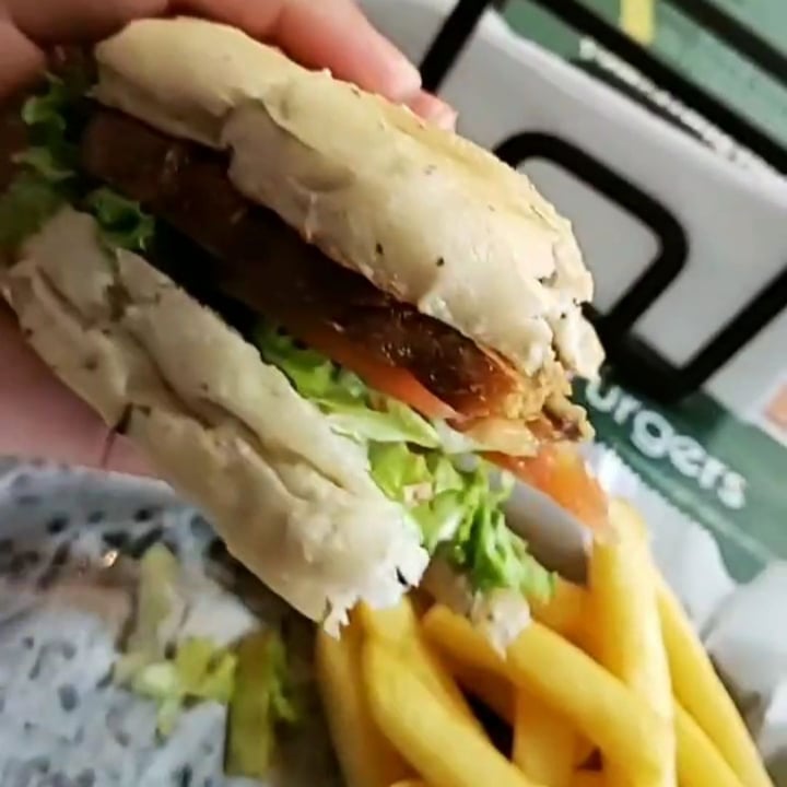 review photo of Green Vurgers Hamburguesa De Hongos shared by @jrfitnesscr on 15 Dec 2019 - review
