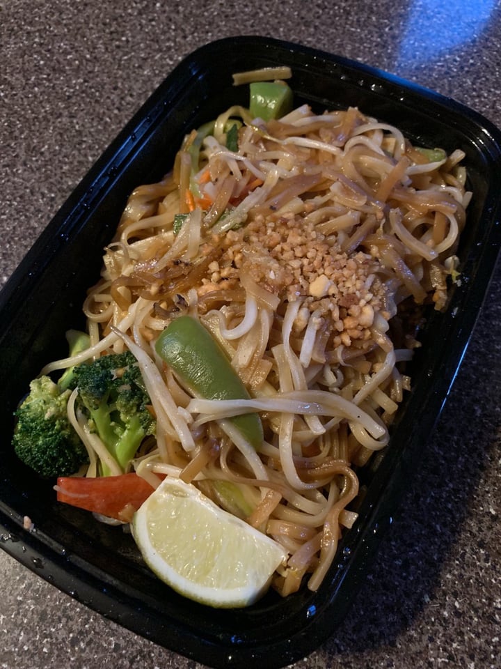 photo of Jasmine 26 Restaurant and Bar Vegan Pad Thai shared by @stphsmth on  29 Apr 2019 - review