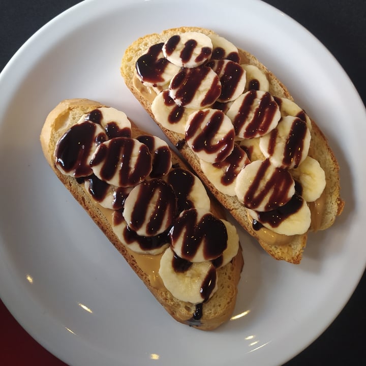 photo of Shri Ananda Tostadas De Banana, Mantequilla De Maní Y Chocolate shared by @fabrizzio on  27 Aug 2022 - review