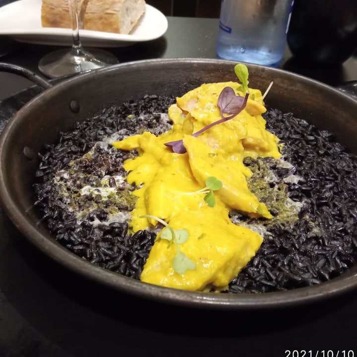 photo of Street & Soul Arroz negro con satay de carne vegetal shared by @kary54 on  18 Oct 2021 - review