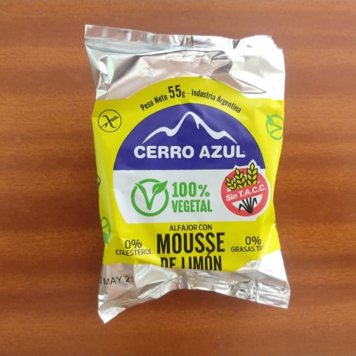 review photo of Cerro Azul Alfajor con Mousse de Limón shared by @micccasosa on 01 Mar 2021 - review