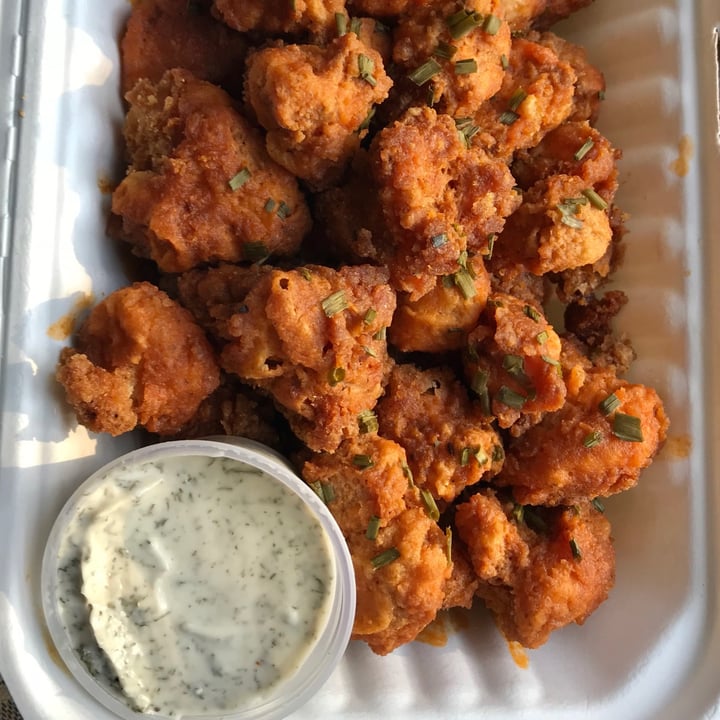 photo of Three Girls Vegan Creamery Buffalo Cauliflower with Buttermilk Ranch shared by @veganfoodcrazy on  05 Oct 2020 - review
