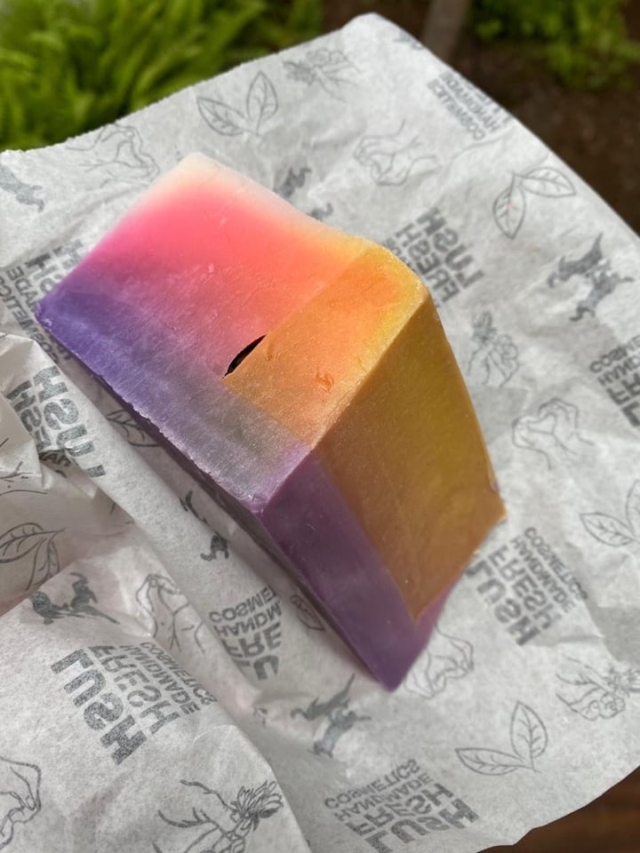 photo of LUSH Fresh Handmade Cosmetics Shooting Stars Jabon shared by @hellogret on  22 Dec 2019 - review