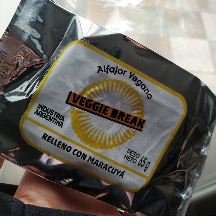 review photo of Veggie Break Alfajor Vegano Relleno De Maracuya shared by @paquita on 30 Aug 2022 - review