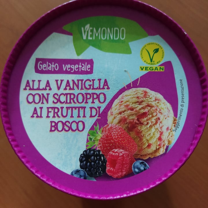 photo of Vemondo Gelato vegetale alla vaniglia con sciroppo ai frutti di bosco shared by @mariaelena on  17 Aug 2021 - review