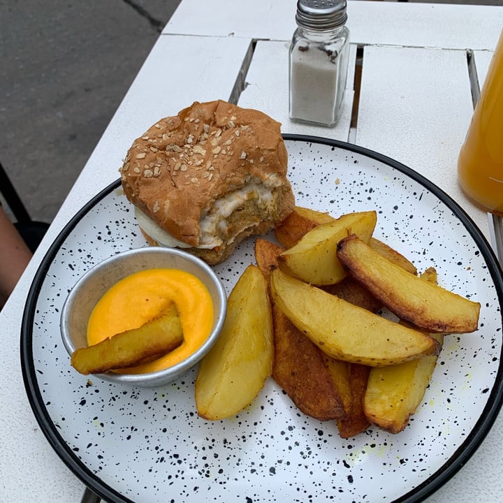 photo of Kali Plant-Based burguer de quinoa shared by @anabolena on  25 Mar 2022 - review