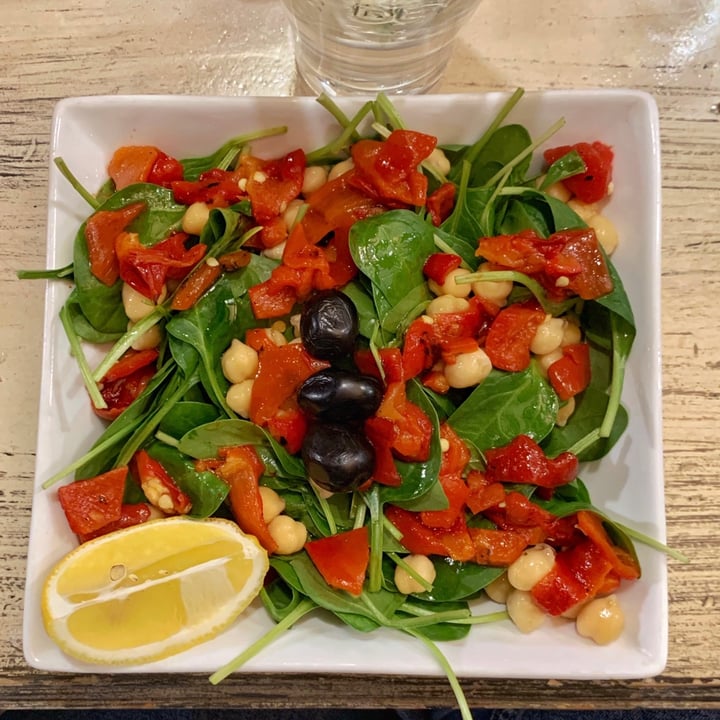 photo of BG Pizza Party Baby spinach - chickpeas salad shared by @viorao on  12 Apr 2022 - review