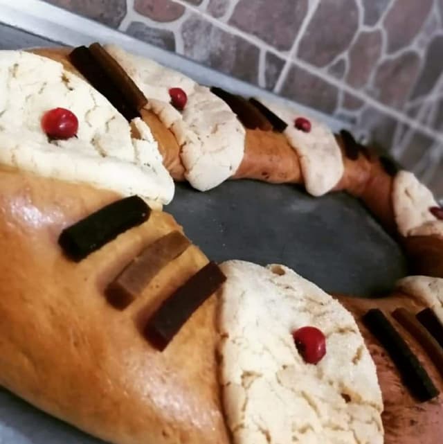Foto do prato “Rosca De Reyes 🍒 👑”