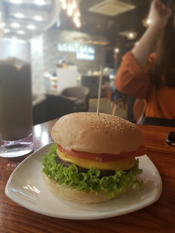 photo of nomVnom Bistro PCT Burger shared by @dhanujaa on  15 Nov 2019 - review