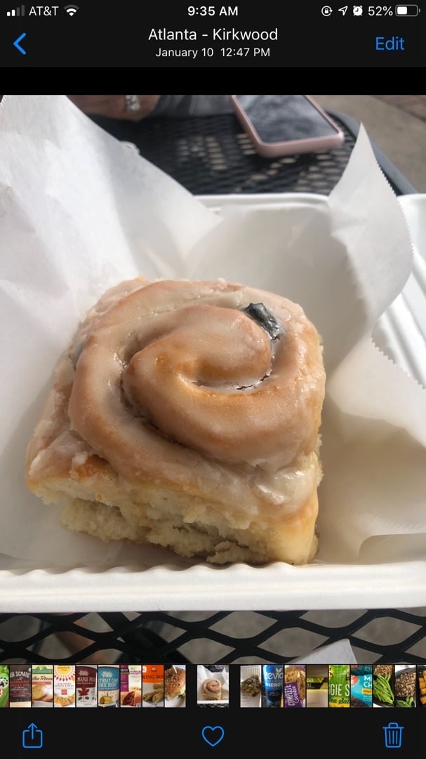photo of Dulce Vegan Bakery & Cafe Cinnamon Roll shared by @squirrelsnacks on  23 Mar 2020 - review