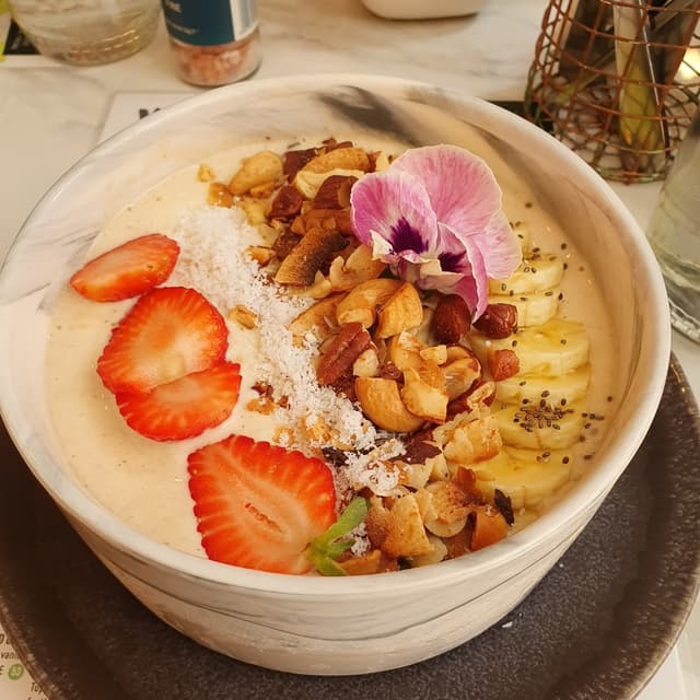 菜肴“Malty Maca Smoothie Bowl”的照片