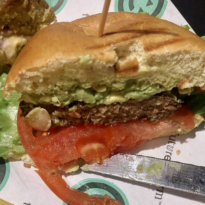 review photo of 3B - Burger Beer Bitter Avocado burger shared by @farinatadiceci on 24 May 2022 - review