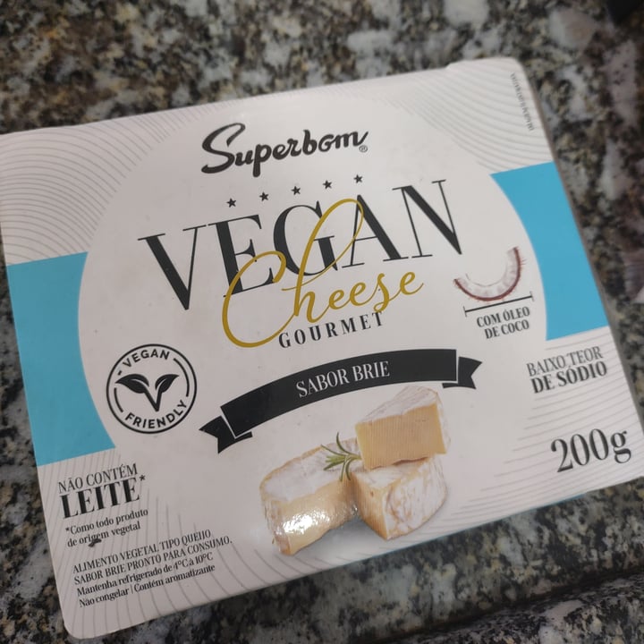 review photo of Superbom Vegan Cheese Brie shared by @juliaguirardelli on 20 Nov 2021 - review