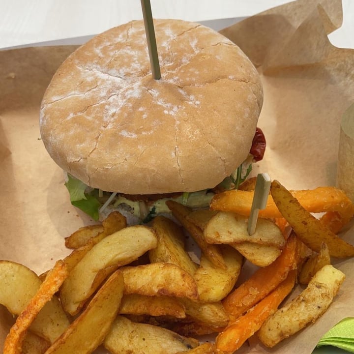 photo of Viva | BuonoFrescoNaturale Seitan vegan burger shared by @neydal on  05 Jun 2021 - review