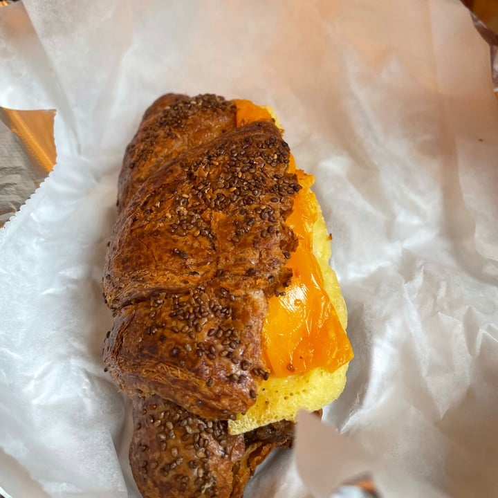 review photo of Gregorys Coffee Vegan deluxe sandwich shared by @imavegan247 on 28 Aug 2021 - review