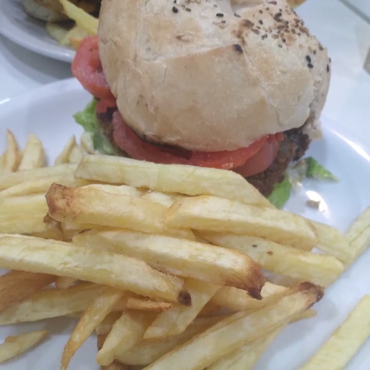 photo of Loving Hut Microcentro Hongos burger shared by @melufernandez on  11 May 2022 - review