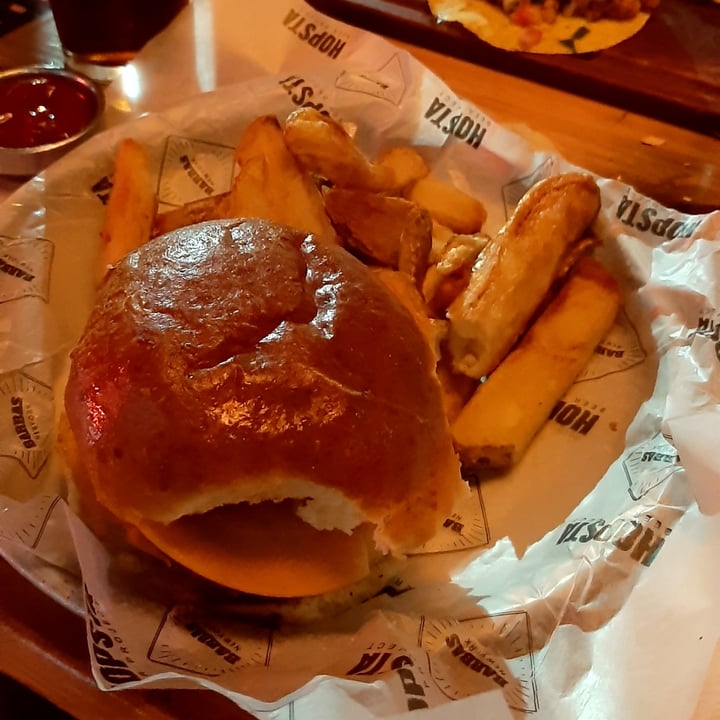 review photo of Barbas NY Escobar hamburguesa veggie shared by @gabrgarcia on 07 Oct 2022 - review