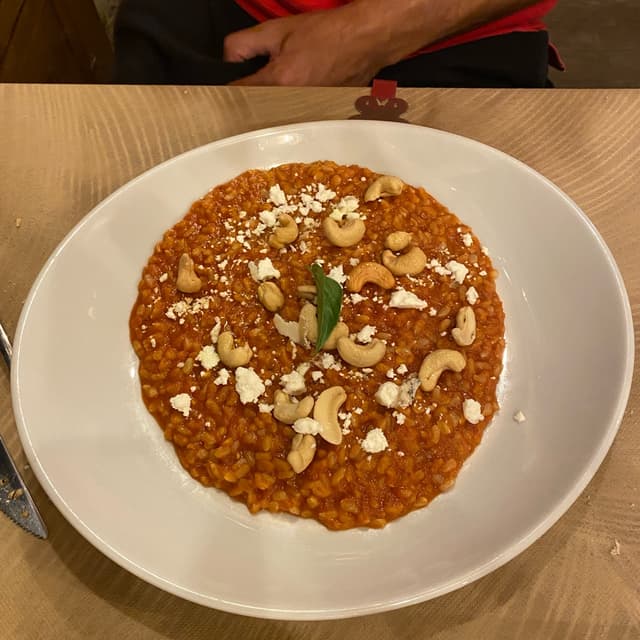 Foto del piatto “Risotto all’arrabbiata con anacardi”