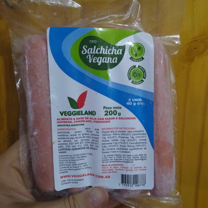 photo of Veggieland Salchichas Veganas shared by @shaielredigonda on  17 Dec 2021 - review