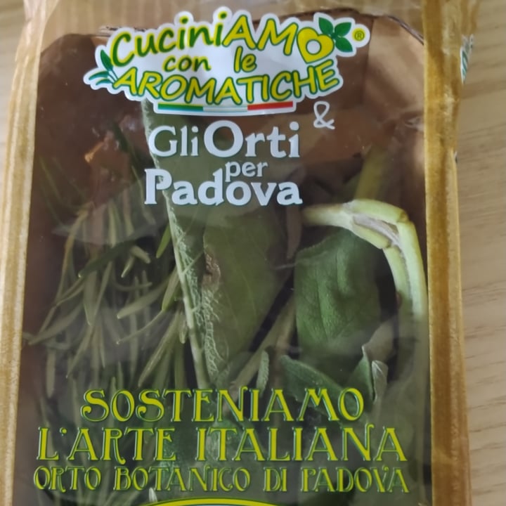 photo of CuciniAMO con le aromatiche Erbe Aromatiche Fresche shared by @fradasacco on  09 Jun 2022 - review