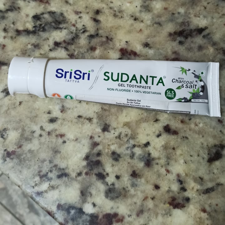 photo of SriSri Tattva Pasta Dental Ayurvédica Sudanta en Gel shared by @nachuquiroz on  26 May 2020 - review