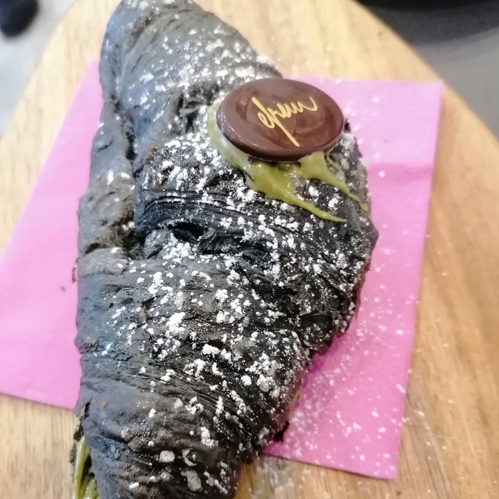 review photo of Efrem - Caffetteria, Pasticceria, Cucina Brioche Al Carbone Al Pistacchio shared by @nina248 on 14 Mar 2022 - review
