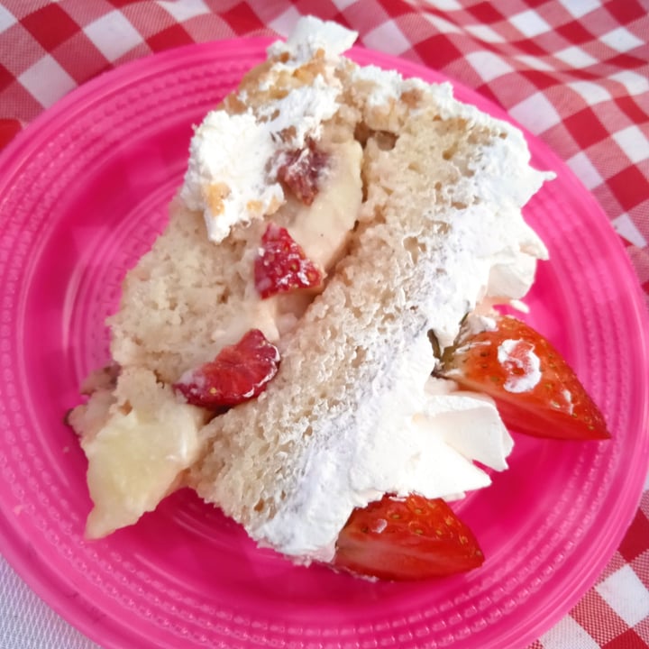 review photo of LAR Vegetariano Vegan Bolo Branco Com Recheio De Morango shared by @robertacontte on 21 Jul 2022 - review
