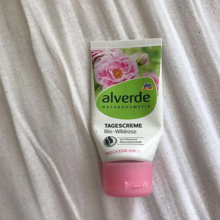 review photo of Alverde Naturkosmetik Tagescreme Wildrose shared by @valentinalinguini on 01 May 2020 - review