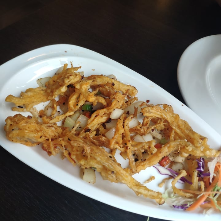 review photo of Puti Vegan Cafe Starter platter shared by @telmasegura on 31 Aug 2020 - review