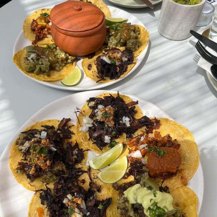 photo of La Bartola Braised Hibiscus Flowers, Caramalized Onions, And Salsa Macha Taco shared by @jennifermarshall on  07 Nov 2022 - review