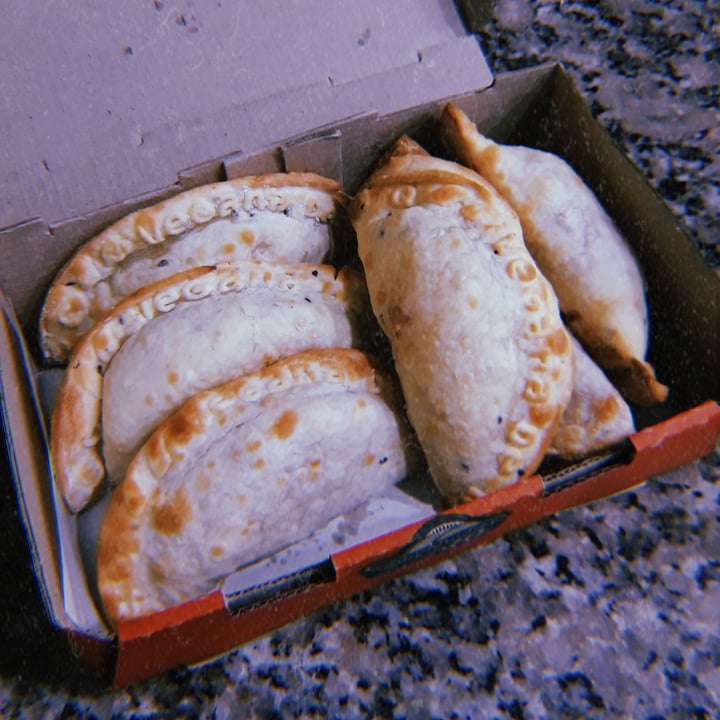 photo of Empanadas de 10 Empanadas De Queso, Choclo Y Cebolla shared by @nanicuadern on  16 Mar 2022 - review
